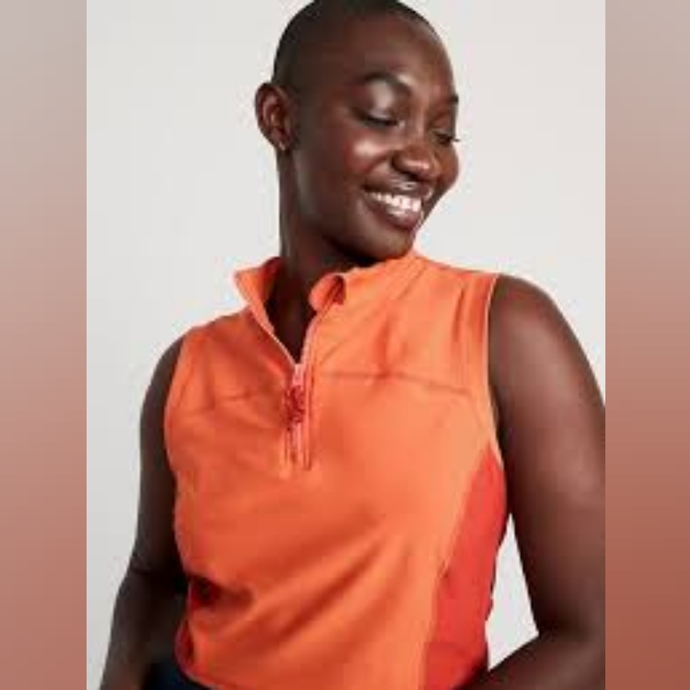 Old Navy PowerSoft Half Zip Sleeveless Cropped Top in Mojave- Medium